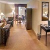 Photo wyndham garden hotel newark airport suite b