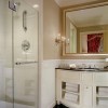 Photo the waldorf astoria hotel salle de bain b