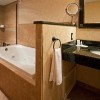 Photo crowne plaza hotel clark suite b