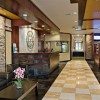 Photo clarion hotel laguardia airport lobby reception b