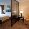 Photo holiday inn hasbrouck heights suite b