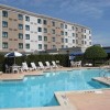 Photo holiday inn hasbrouck heights piscine b