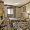 Photo howard johnson express inn queens chambre b