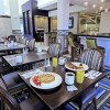 Photo hilton garden inn westbury restaurant b