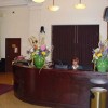 Photo latham hotel lobby reception b