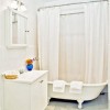 Photo latham hotel salle de bain b