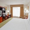 Photo holiday inn express and suites newton chambre b