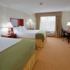 Photo holiday inn express and suites newton chambre b