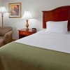 Photo holiday inn express and suites newton chambre b