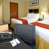 Photo holiday inn express wall street chambre b