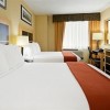 Photo holiday inn express wall street chambre b