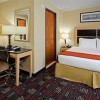 Photo holiday inn express wall street chambre b