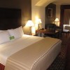 Photo la quinta inn and suites jfk airport chambre b