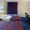 Photo red roof inn garden city chambre b