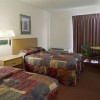 Photo red roof inn jamestown falconer chambre b