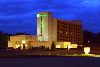 Holiday Inn Saddle Brook photo