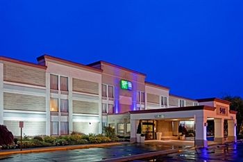 Holiday Inn Express Ramsey-Mahwah photo