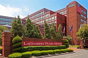 LaGuardia Airport Plaza Hotel photo
