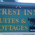 Crest Inn Suites & Cottages 